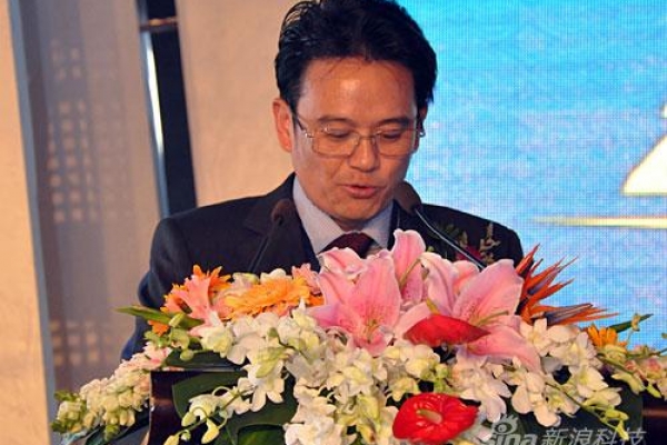 万明坚-知名校友
