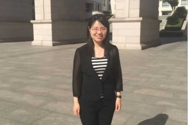 记2016-2017学年青年教师教学竞赛一等奖获得者、物电学院吴喆副教授