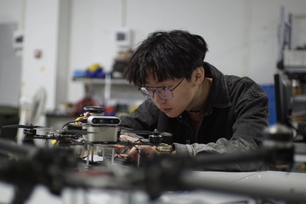 成电大明星  航空航天学院