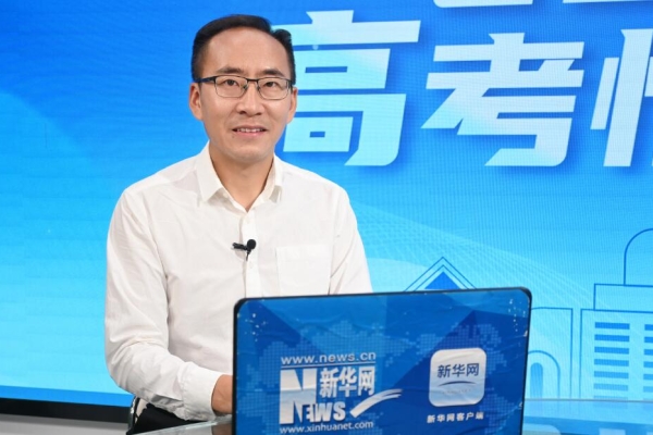 2025新华网高考情报局丨电子科技大学:“1校2码3地,2升2增4稳” 培养高精尖缺 “新工科+”深度交叉融合培养