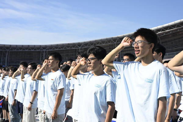 学校隆重举行2026级学生开学典礼