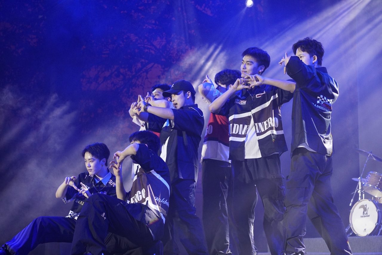 西湖畔 “我们的青春 我们的成电”青春歌会精彩上演